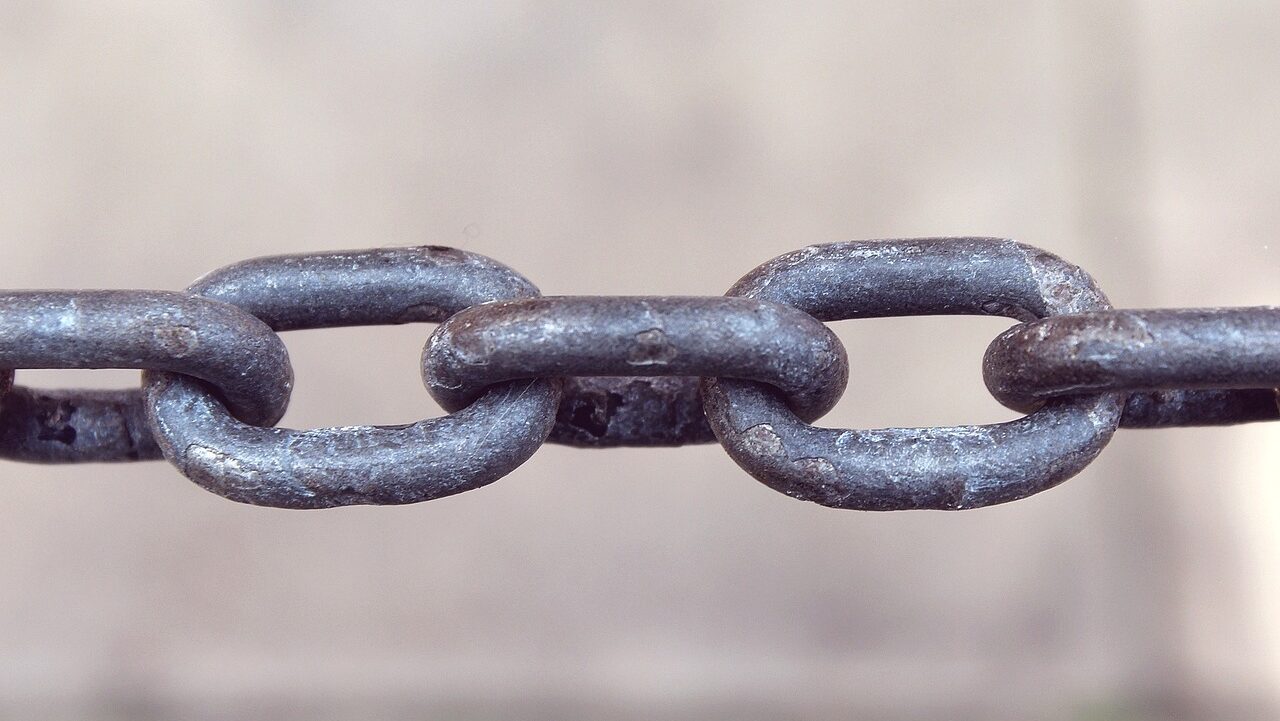 Links in a chain are like string concatenation